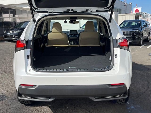 後席を格納すると、これだけの広さが！シーンに合わせたシートアレンジで、大きな荷物も積むことが出来ます♪