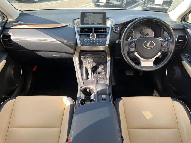 グループ総在庫数約30，000台！！全国の系列店からメーカー・車種問わずご紹介出来るので、あなたにピッタリのお車が見つかるはずです♪まずはお問い合わせ下さい☆