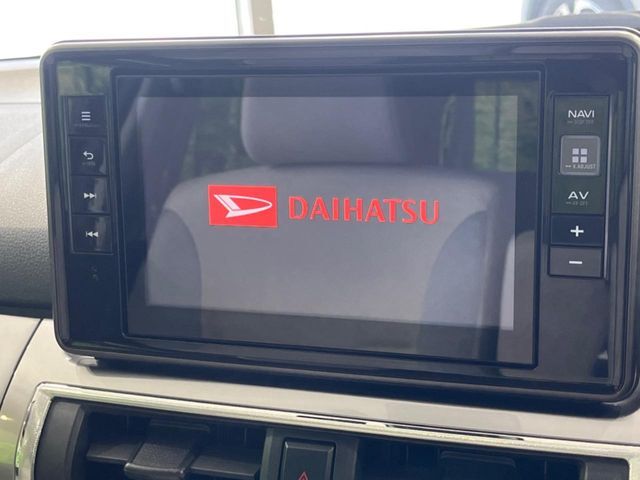【純正8型ナビ】人気の純正ナビを装備。オーディオ機能も充実しており、Bluetooth接続すればお持ちのスマホやMP3プレイヤーの音楽を再生可能！毎日の運転がさらに楽しくなります！！