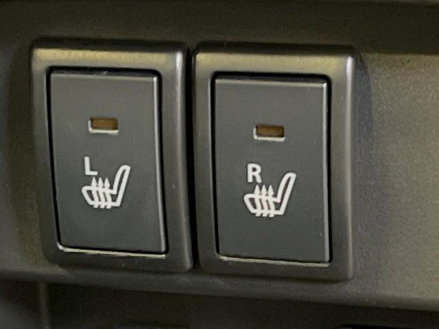 【シートヒーター】寒い日に重宝するシートヒーター！エアコンより早く温まってくれるので寒がりの人も安心ですね♪エアコンの温風は乾燥するから苦手、という方にもをおすすめです。