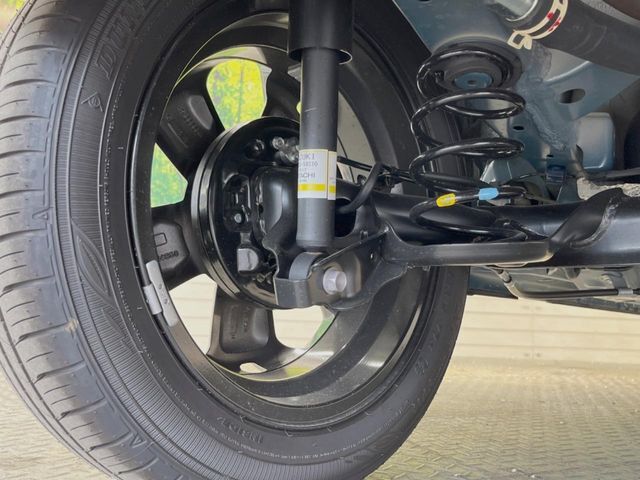 お車を安心してお乗りいただく為には、足回りの定期点検が欠かせません。サービスサポート（有償保証）では無料点検もご提供しており、安心のカーライフをお過ごしいただけるサポート体制が整っています。