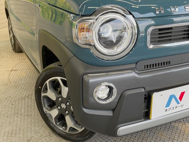 【LEDヘッドライト】悪天候や夜間走行時も良好な視界を確保し安心して運転できる高輝度LEDヘッドライトを装備！点灯速度が早く、消費電力も抑えられています。