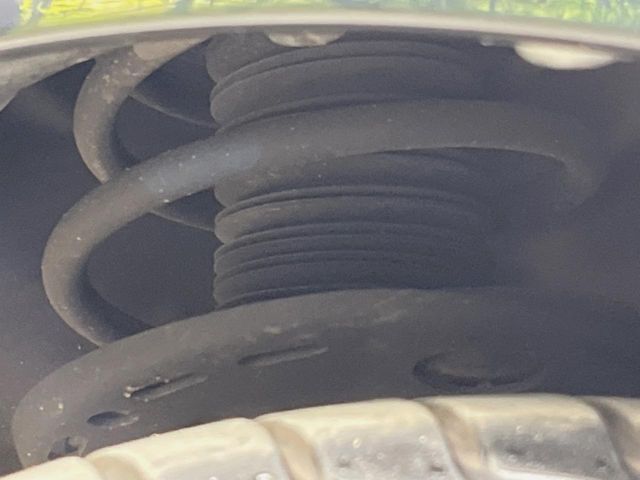 お車を安心してお乗りいただく為には、足回りの定期点検が欠かせません。サービスサポート（有償保証）では無料点検もご提供しており、安心のカーライフをお過ごしいただけるサポート体制が整っています。