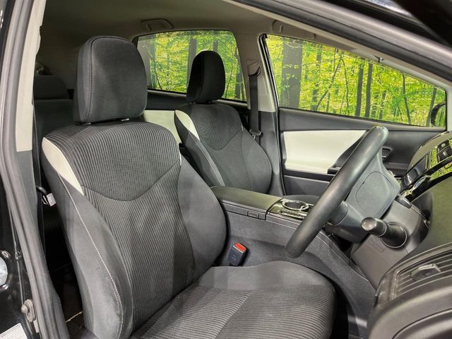 運転席シート廻りは使用感も少なく、良好な状態となっています。丁寧に使われていたことがよくわかりますね。