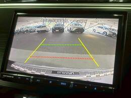 【カラーバックモニター】を装備しております。リアの映像がカラーで映し出されますので日々の駐車も安心安全です。