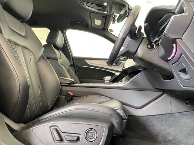 当店ではAudiの定める100項目に及ぶ納車前の法定点検整備を無料で実施後、納車しております。また、当店では1年間の長期保証を無償付帯しておりますので他店とお比べください。