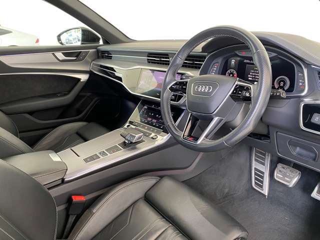 Audiのデザイン部門を率いるマルク・リヒテの言葉です。タイムレスなデザインとは、長い年月を経ても美しく魅力的であり続けるということです。それはつまり、シンプルなデザインであるとAudiは考えています