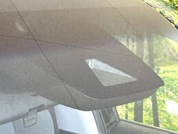 【トヨタセーフティセンス】走行中に前方の車両等を認識し、衝突しそうな時は警報とブレーキで衝突回避と被害軽減をアシスト。より安全にドライブをお楽しみいただけます。