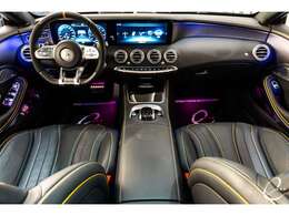 ・イエローナイトエディション専用装備：イエローステッチ＆パイピングインテリア