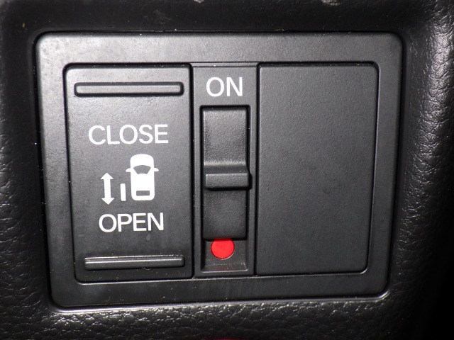 ◆◆左側電動スライドドア！！荷物で手が塞がる時など簡単にドアの開閉が出来ます！何より力いらずで開閉OK！女性やお年寄りにも優しい♪電動機能はOFFにもできますから元気なお子様の駆け出しも安心！