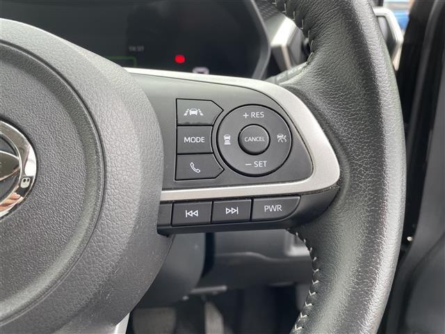 こちら運転席周りの操作部分・装備の写真になります。各部しっかり動作の確認をしておりますので、ご安心だくさい。また、第三者機関の鑑 定書もありますので、そちらも併せて、ご確認いただければ幸いです！