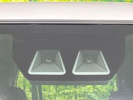 【スマートアシスト】走行中に前方の車両等を認識し、衝突しそうな時は警報とブレーキで衝突回避と被害軽減をアシスト。より安全にドライブをお楽しみいただけます。