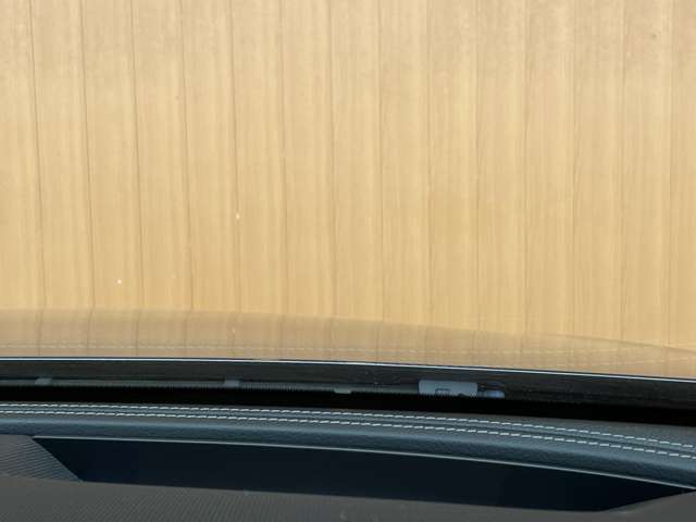 全車、納車日からのあんしん保証付き（部分保証、輸入車1ヶ月、国産車3ヶ月）。中古車は不安というお客様の声にお応えし、あんしんの保証を実現致しました。
