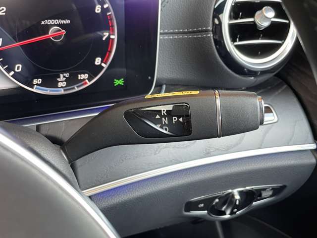 輸入車ディーラー採用のドライブレコーダーも選べます。万が一の事故の際のお守りとしていかがでしょうか？その他様々なオプションをご用意しております。