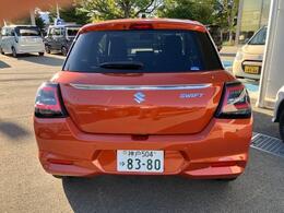 リヤバンパーに4つの超音波センサーを内臓し、車両後方にある障害物を検知。バック時にもブレーキが作動します。