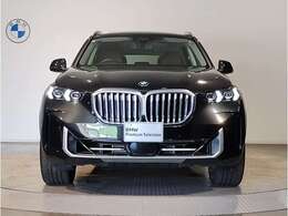 【キドニーグリル】BMWは約90年もの間、ほぼ全ての車両にひと目でBMWだと分かるこの特徴的なフロントグリルが備えられ、デザイン・アイコンとして親しまれてきました。