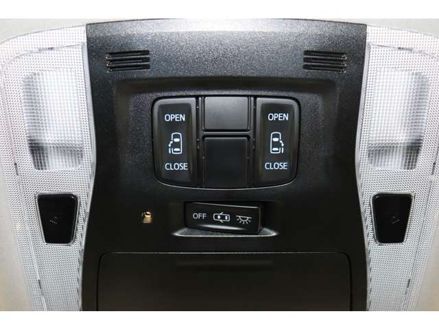 天井部分です。全ドアがここで操作できます。