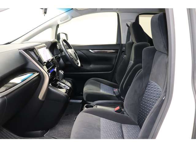 室内助手席側です。