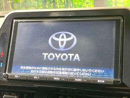 【純正大画面ナビ】人気の大型9インチナビを装備。存在感のある大画面はインパクト大！ナビ利用時のマップ表示は見やすく、テレビやDVDは臨場感がアップ！いつものドライブがグッと楽しくなります♪