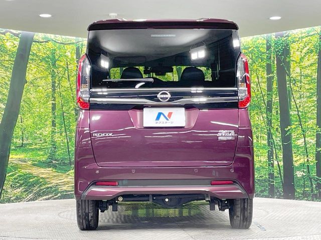 安心の最長10年・走行無制限保証（有償）をご用意。保証内容も充実はもちろん、無料点検＆オイル交換や、年中無休の全国・24時間ロードサービスも付帯されておりますのでご安心下さい。