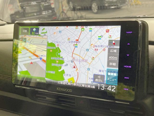 【大画面ナビ】人気の大型9インチナビを装備。存在感のある大画面はインパクト大！ナビ利用時のマップ表示は見やすく、テレビやDVDは臨場感がアップ！いつものドライブがグッと楽しくなります♪