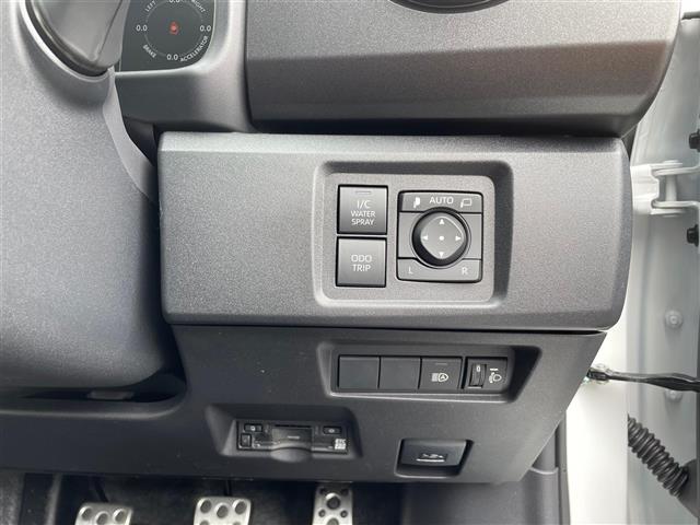 気になる車はすぐにお問い合わせください！画面右側の0066から始まる無料ダイヤルからお問い合わせ下さい！専門スタッフがお車のご質問にお答えいたします！