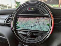 先進のBMW　タッチパッド付きi-driveとほぼ同性能のHDDナビゲーションになります。USBインターフェースやブルートゥースオーディオなど様々な先進機能をお楽しみいただけます。