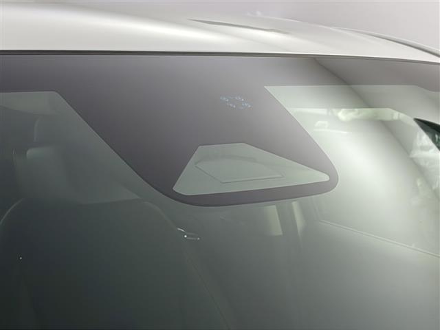 【ドライブレコーダー】映像・音声などの運転中の記録を残します。事故などを起こした起こされた時の証拠になりえますので、もしも時でも安心ですね。