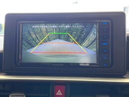 【バックカメラ】駐車時に後方がリアルタイム映像で確認できます。大型商業施設や立体駐車場での駐車時や、夜間のバック時に大活躍！運転スキルに関わらず、今や必須となった装備のひとつです！