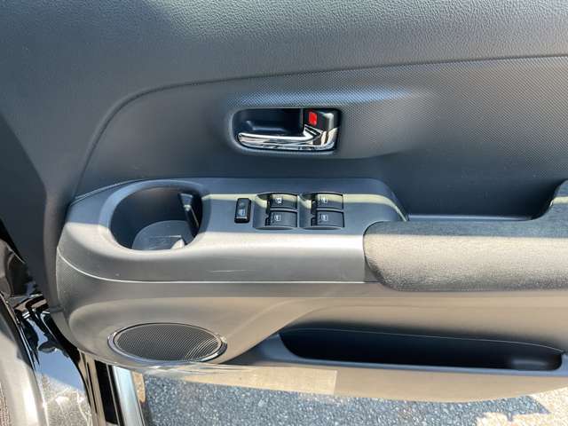 運転席ドアポケットです。