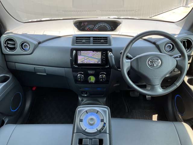 天井も高く開放的な室内は毎日の運転が楽しくなります♪
