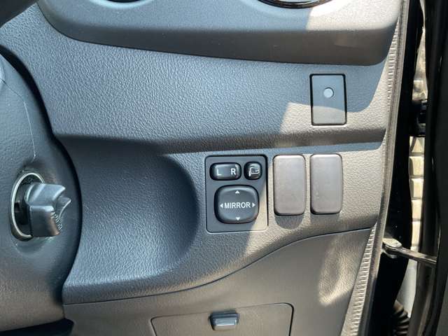 運転席回りのスイッチ類です。