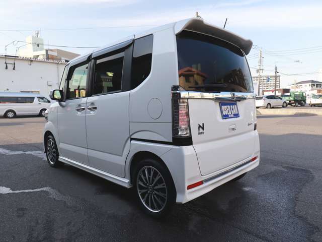 後期型！禁煙車！ターボ　ナビフルセグTV後カメラBT　ETC　両側電動スライド　パドルシフト　アルミ　タイヤ4本7分山位です！外装に目立つ傷もなく程度良好なお車です！運輸局認証自社工場完備で安心♪