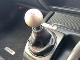 【フロア6速MT】走りの6速MT！！スポーティーな走行をお楽しみいただけます♪