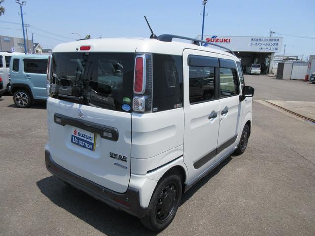 外装は展示前に専任の担当者が綺麗に仕上げております。車の状態など気になさる点がありましたらお気軽にご相談ください。自慢のお車をぜひご覧にいらしてください。