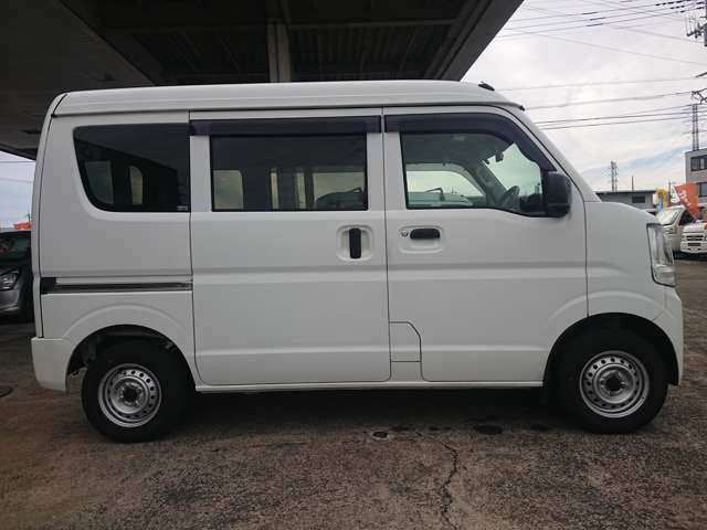 右サイドもとても綺麗な状態をたもっております。