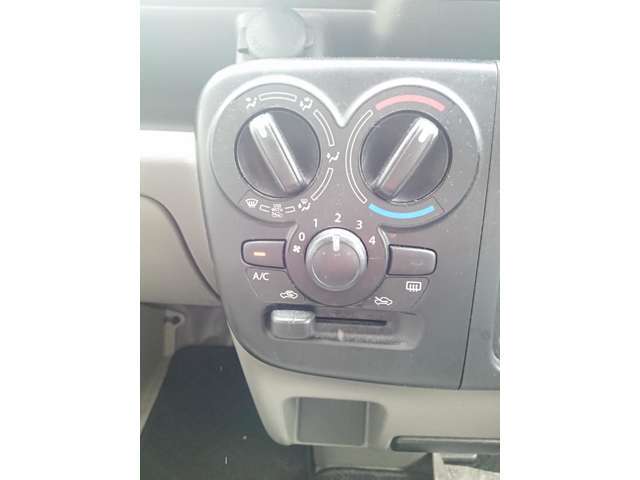 エアコン操作パネルです。