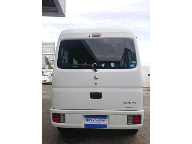 コーナーセンサーというバック時に、対象物に近づくと「ピピピ」と反応してくれるセンサーが付いております。