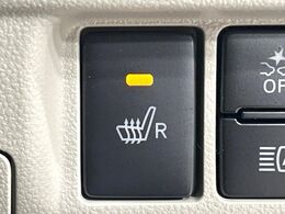 【シートヒーター】寒い日に重宝するシートヒーター！エアコンより早く温まってくれるので寒がりの人も安心ですね♪エアコンの温風は乾燥するから苦手、という方にもをおすすめです。