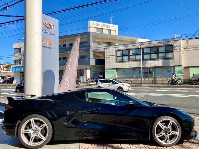 中古車だけではなく、新車も多岐にわたり、正規輸入車販売を行っております。全国選りすぐりの仕入ネットワークの中からあなたにピッタリのお車を探します