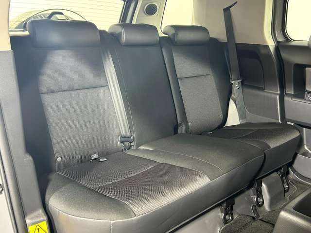 【2列目シート】店舗にて現車の確認も頂けますので、お電話で在庫のご確認の上是非ご来店くださいませ！！！後席モニター(フリップダウンモニター)の取付も可能です。