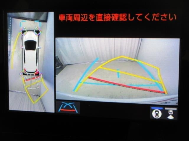 パノラミックビューモニター付きです。車両を上から見たような映像をディスプレイオーディオ画面に表示。運転席からの目視だけでは見にくい、車両周辺の状況をリアルタイムでしっかり確認できます。