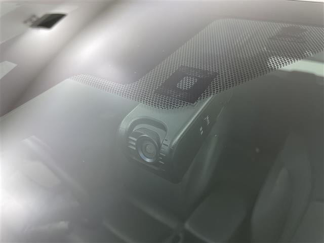 【ドライブレコーダー】映像・音声などの運転中の記録を残します。事故などを起こした起こされた時の証拠になりえますので、もしも時でも安心ですね。