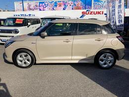 車体色：キャラバンアイボリーパールメタリック