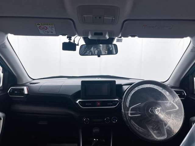 落ち着いたカラーの内装で、ゆったりと運転したい方に。