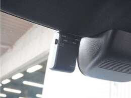 ◆ドライブレコーダー◆映像・音声などを記録する自動車用の装置です。　もしもの事故の際の記録はもちろん、旅行の際の思い出としてドライブの映像を楽しむことができます。