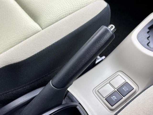 WECARSの展示場では実際に見て、触ってお車をお選びいただけます！知識の豊富な営業スタッフが様々なカーライフをご提案いたします！