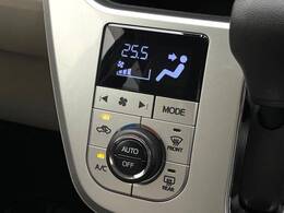 【オートエアコン】一度お好みの温度に設定すれば、車内の温度を検知し風量や温度を自動で調整。暑い…寒い…と何度もスイッチ操作をする必要はありません。快適な車内空間には必須の機能ですね♪