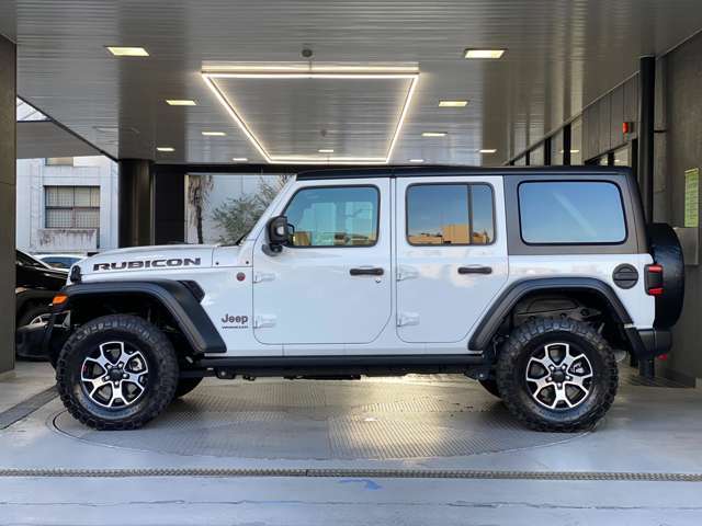 □■左側面■□　ホイールアーチが台形なのはJeepのみのデザインになり、ここを見てもJeepとすぐ分かります！