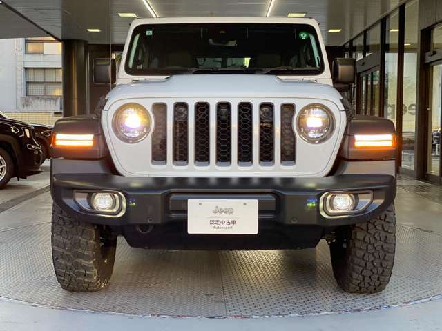 □■正面画像■□　Jeep専用のセブンスロットグリル。伝統のあるグリルで各年代を比べて見るのもおもしろいですよ！